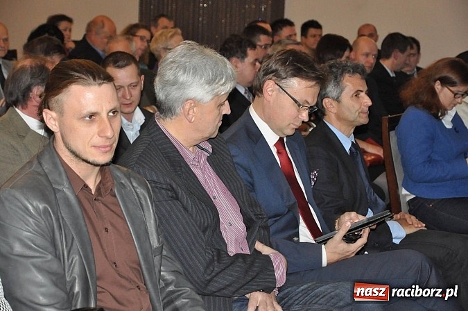 Zdjęcie w galerii na portalu naszraciborz.pl: Dawid Wacławczyk wyłożył karty na stół. Dostało się prezydentowi z miss Pakistanu w tle wiadomości z regionu