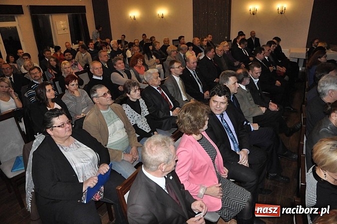 Zdjęcie w galerii na portalu naszraciborz.pl: Dawid Wacławczyk wyłożył karty na stół. Dostało się prezydentowi z miss Pakistanu w tle wiadomości z regionu