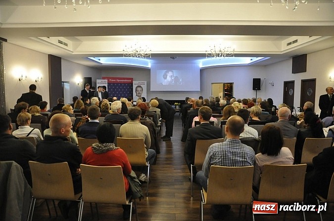 Zdjęcie w galerii na portalu naszraciborz.pl: Dawid Wacławczyk wyłożył karty na stół. Dostało się prezydentowi z miss Pakistanu w tle wiadomości z regionu