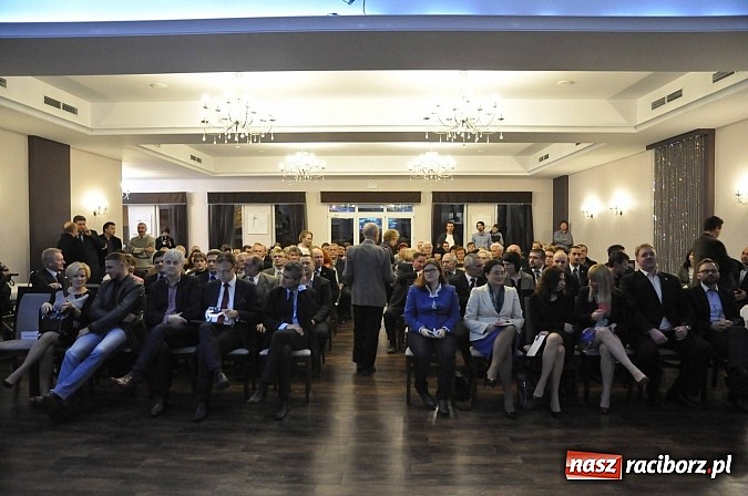 Zdjęcie w galerii na portalu naszraciborz.pl: Dawid Wacławczyk wyłożył karty na stół. Dostało się prezydentowi z miss Pakistanu w tle wiadomości z regionu