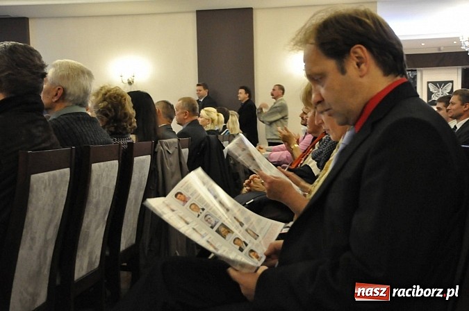 Zdjęcie w galerii na portalu naszraciborz.pl: Dawid Wacławczyk wyłożył karty na stół. Dostało się prezydentowi z miss Pakistanu w tle wiadomości z regionu