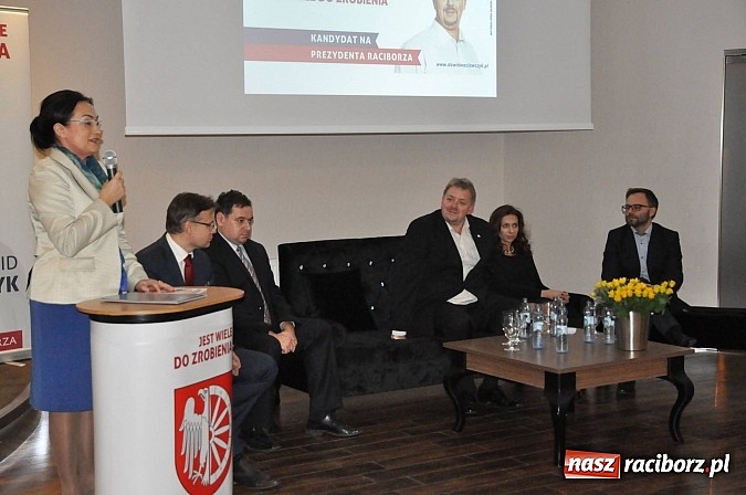 Zdjęcie w galerii na portalu naszraciborz.pl: Dawid Wacławczyk wyłożył karty na stół. Dostało się prezydentowi z miss Pakistanu w tle wiadomości z regionu