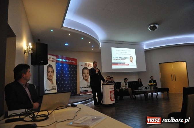 Zdjęcie w galerii na portalu naszraciborz.pl: Dawid Wacławczyk wyłożył karty na stół. Dostało się prezydentowi z miss Pakistanu w tle wiadomości z regionu