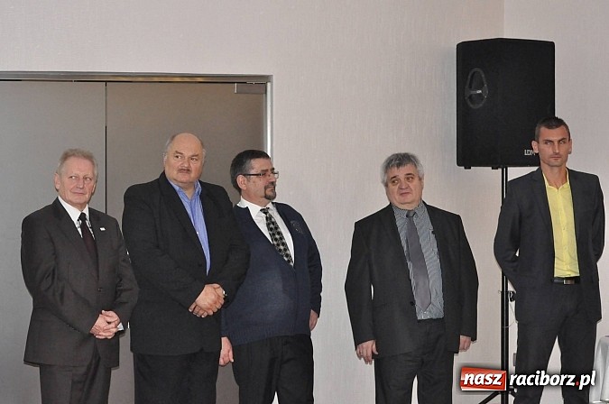 Zdjęcie w galerii na portalu naszraciborz.pl: Dawid Wacławczyk wyłożył karty na stół. Dostało się prezydentowi z miss Pakistanu w tle wiadomości z regionu