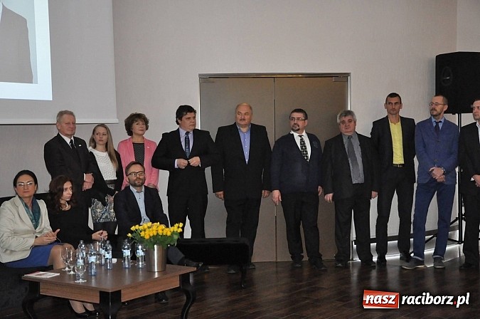 Zdjęcie w galerii na portalu naszraciborz.pl: Dawid Wacławczyk wyłożył karty na stół. Dostało się prezydentowi z miss Pakistanu w tle wiadomości z regionu