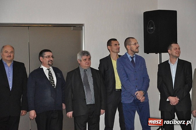 Zdjęcie w galerii na portalu naszraciborz.pl: Dawid Wacławczyk wyłożył karty na stół. Dostało się prezydentowi z miss Pakistanu w tle wiadomości z regionu