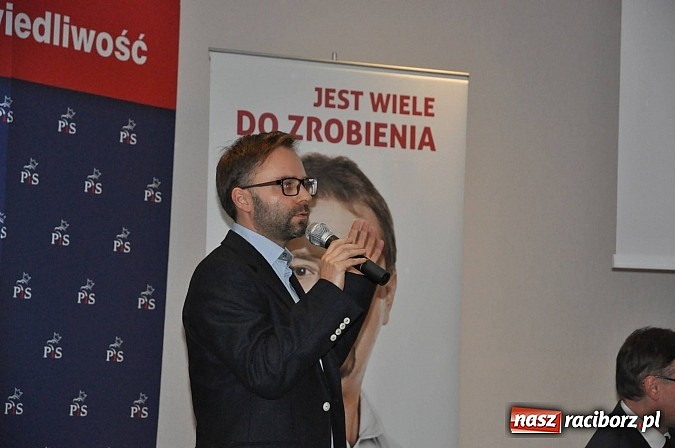 Zdjęcie w galerii na portalu naszraciborz.pl: Dawid Wacławczyk wyłożył karty na stół. Dostało się prezydentowi z miss Pakistanu w tle wiadomości z regionu