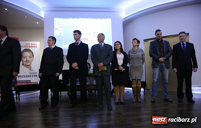 Zdjęcie w galerii na portalu naszraciborz.pl: Dawid Wacławczyk wyłożył karty na stół. Dostało się prezydentowi z miss Pakistanu w tle wiadomości z regionu