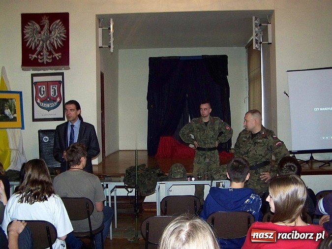 Zdjęcie w galerii na portalu naszraciborz.pl: Gimnazjum nr 5 nawiązało współpracę ze Strzelcem wiadomości z regionu