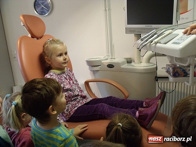 Zdjęcie w galerii na portalu naszraciborz.pl: Dbamy o ząbki, czyli wizyta przedszkolaków w gabinecie stomatologicznym wiadomości z regionu