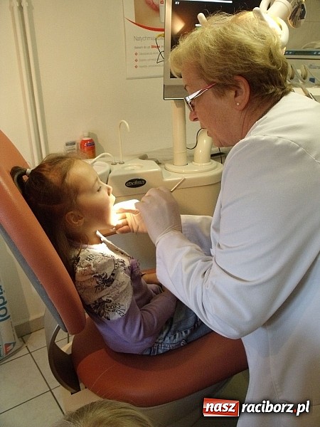 Zdjęcie w galerii na portalu naszraciborz.pl: Dbamy o ząbki, czyli wizyta przedszkolaków w gabinecie stomatologicznym wiadomości z regionu