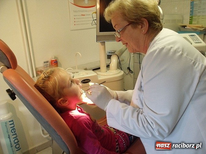 Zdjęcie w galerii na portalu naszraciborz.pl: Dbamy o ząbki, czyli wizyta przedszkolaków w gabinecie stomatologicznym wiadomości z regionu