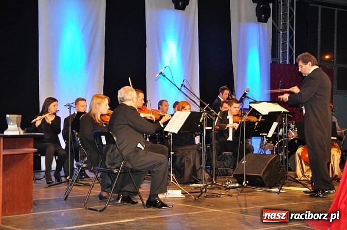 Zdjęcie w galerii na portalu naszraciborz.pl: Gala musicalowa Revue - New York * New York już 15 listopada w Raciborskim Centrum Kultury wiadomości z regionu