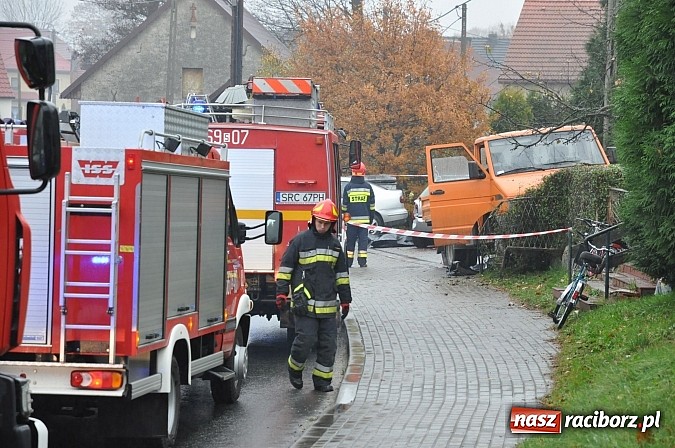 Zdjęcie w galerii na portalu naszraciborz.pl: Tragedia w Rudzie Kozielskiej. Dwie kobiety śmiertelnie potrącone przez auto dostawcze wiadomości z regionu