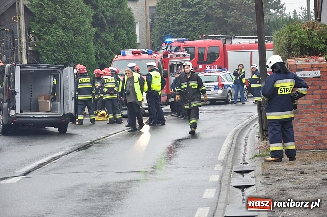 Zdjęcie w galerii na portalu naszraciborz.pl: Tragedia w Rudzie Kozielskiej. Dwie kobiety śmiertelnie potrącone przez auto dostawcze wiadomości z regionu