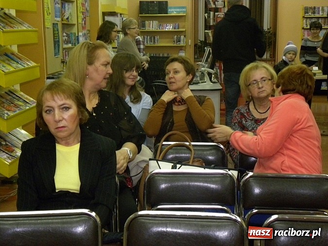 Zdjęcie w galerii na portalu naszraciborz.pl: Spotkanie autorskie z Mariuszem Urbankiem  wiadomości z regionu