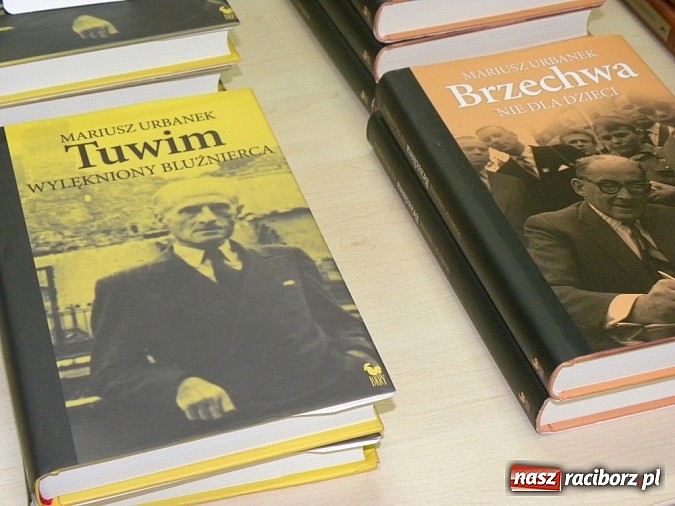 Zdjęcie w galerii na portalu naszraciborz.pl: Spotkanie autorskie z Mariuszem Urbankiem  wiadomości z regionu