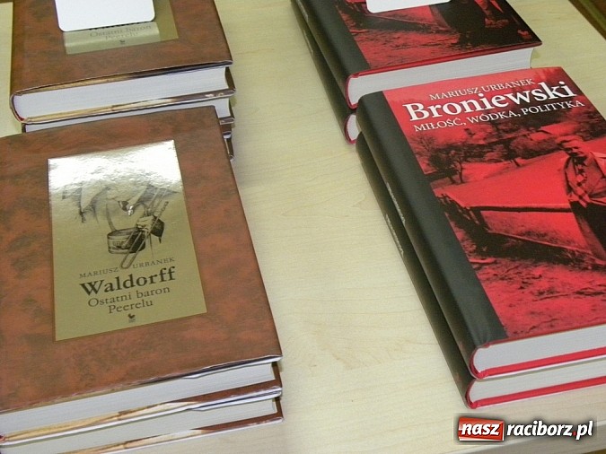 Zdjęcie w galerii na portalu naszraciborz.pl: Spotkanie autorskie z Mariuszem Urbankiem  wiadomości z regionu