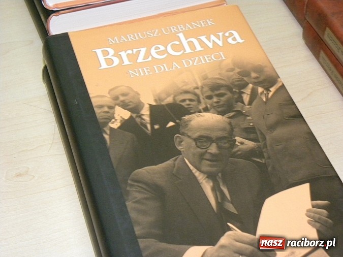Zdjęcie w galerii na portalu naszraciborz.pl: Spotkanie autorskie z Mariuszem Urbankiem  wiadomości z regionu