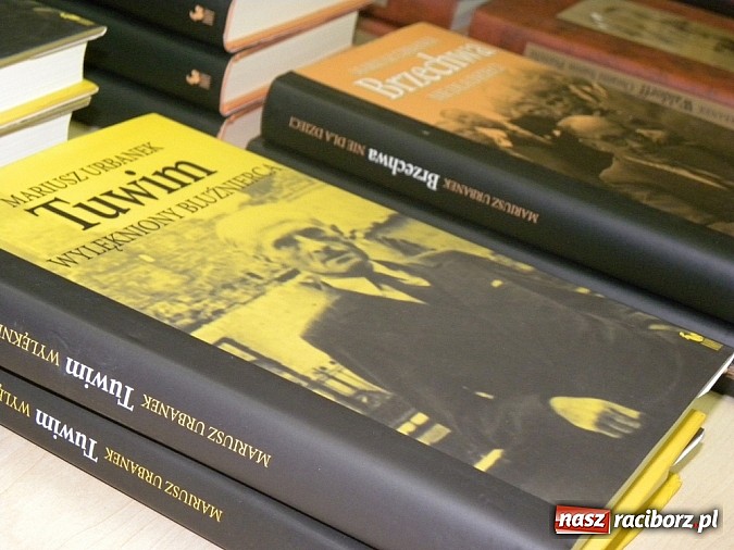 Zdjęcie w galerii na portalu naszraciborz.pl: Spotkanie autorskie z Mariuszem Urbankiem  wiadomości z regionu