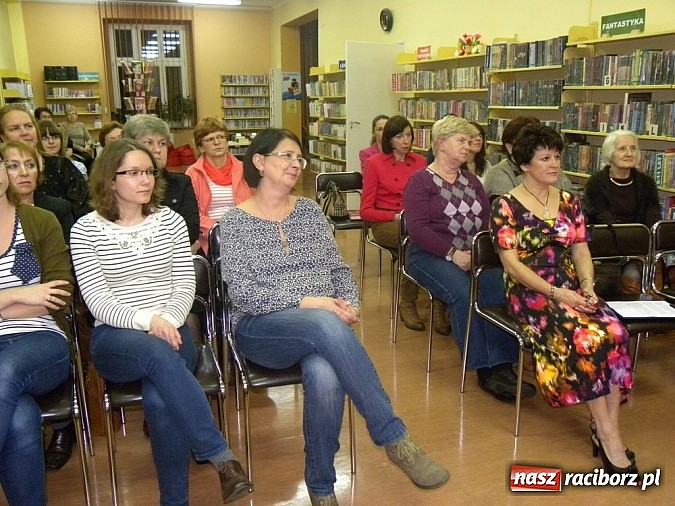 Zdjęcie w galerii na portalu naszraciborz.pl: Spotkanie autorskie z Mariuszem Urbankiem  wiadomości z regionu