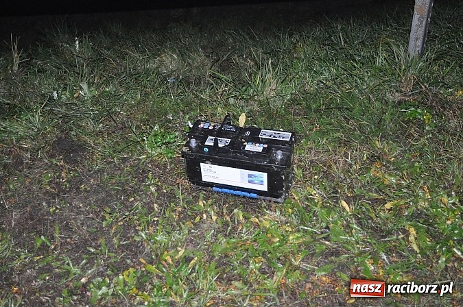 Zdjęcie w galerii na portalu naszraciborz.pl: Audi dachowało na DK 45 za Szonowicami. Dwie osoby w szpitalu. Kto był kierowcą? wiadomości z regionu