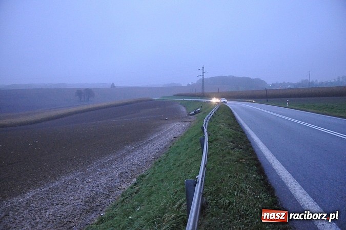 Zdjęcie w galerii na portalu naszraciborz.pl: Audi dachowało na DK 45 za Szonowicami. Dwie osoby w szpitalu. Kto był kierowcą? wiadomości z regionu