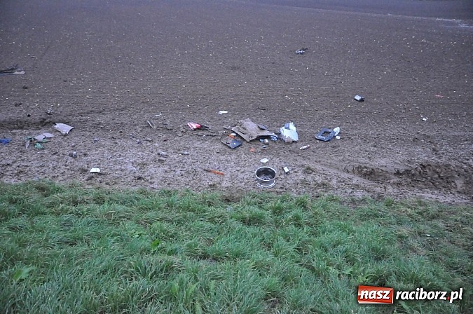 Zdjęcie w galerii na portalu naszraciborz.pl: Audi dachowało na DK 45 za Szonowicami. Dwie osoby w szpitalu. Kto był kierowcą? wiadomości z regionu