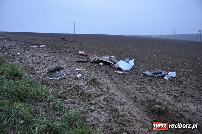 Zdjęcie w galerii na portalu naszraciborz.pl: Audi dachowało na DK 45 za Szonowicami. Dwie osoby w szpitalu. Kto był kierowcą? wiadomości z regionu