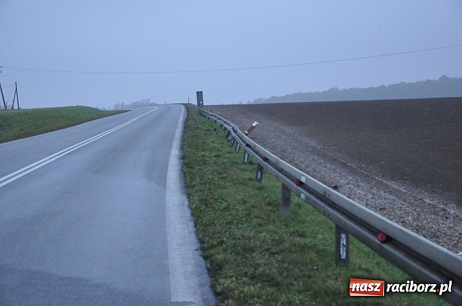 Zdjęcie w galerii na portalu naszraciborz.pl: Audi dachowało na DK 45 za Szonowicami. Dwie osoby w szpitalu. Kto był kierowcą? wiadomości z regionu