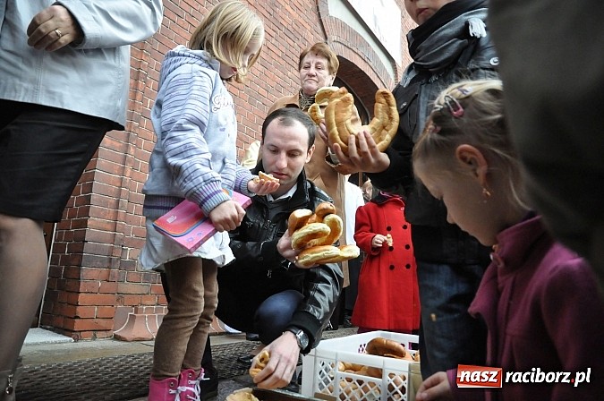 Zdjęcie w galerii na portalu naszraciborz.pl: Św. Marcin z Tours pojawił się dziś w Brzeziu wiadomości z regionu