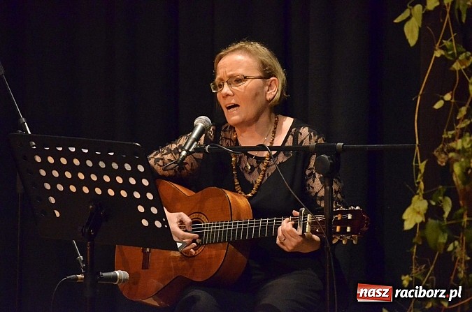 Zdjęcie w galerii na portalu naszraciborz.pl: Zaduszki poetyckie z Atlantydą w RCK  wiadomości z regionu