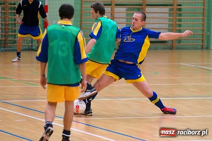 Zdjęcie w galerii na portalu naszraciborz.pl: Słaba inauguracja Feniksa. Nerwówka w starciu Tritli i Wychylylybymy wiadomości z regionu