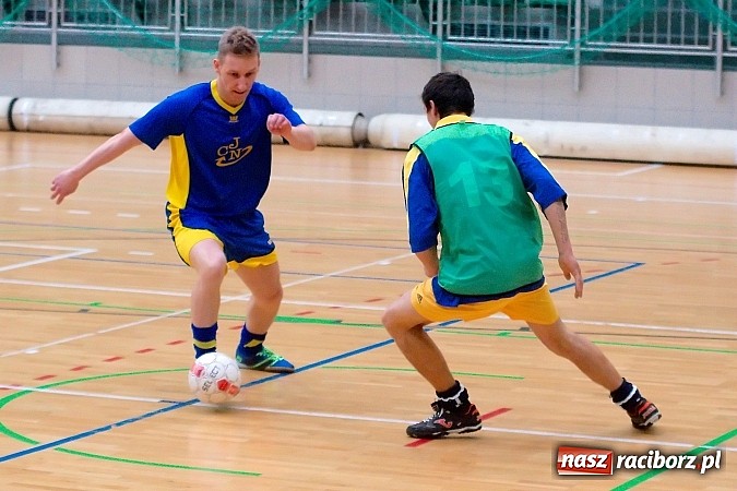 Zdjęcie w galerii na portalu naszraciborz.pl: Słaba inauguracja Feniksa. Nerwówka w starciu Tritli i Wychylylybymy wiadomości z regionu