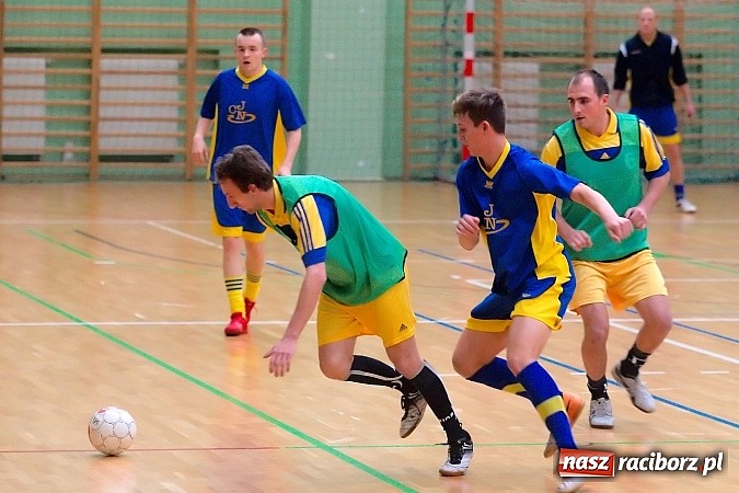 Zdjęcie w galerii na portalu naszraciborz.pl: Słaba inauguracja Feniksa. Nerwówka w starciu Tritli i Wychylylybymy wiadomości z regionu