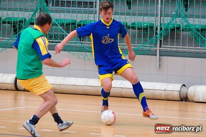 Zdjęcie w galerii na portalu naszraciborz.pl: Słaba inauguracja Feniksa. Nerwówka w starciu Tritli i Wychylylybymy wiadomości z regionu