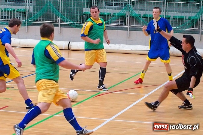 Zdjęcie w galerii na portalu naszraciborz.pl: Słaba inauguracja Feniksa. Nerwówka w starciu Tritli i Wychylylybymy wiadomości z regionu