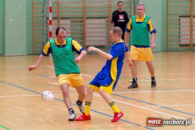 Zdjęcie w galerii na portalu naszraciborz.pl: Słaba inauguracja Feniksa. Nerwówka w starciu Tritli i Wychylylybymy wiadomości z regionu