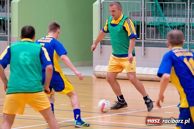 Zdjęcie w galerii na portalu naszraciborz.pl: Słaba inauguracja Feniksa. Nerwówka w starciu Tritli i Wychylylybymy wiadomości z regionu