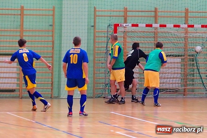 Zdjęcie w galerii na portalu naszraciborz.pl: Słaba inauguracja Feniksa. Nerwówka w starciu Tritli i Wychylylybymy wiadomości z regionu