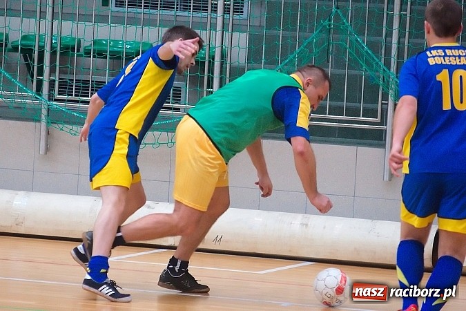 Zdjęcie w galerii na portalu naszraciborz.pl: Słaba inauguracja Feniksa. Nerwówka w starciu Tritli i Wychylylybymy wiadomości z regionu