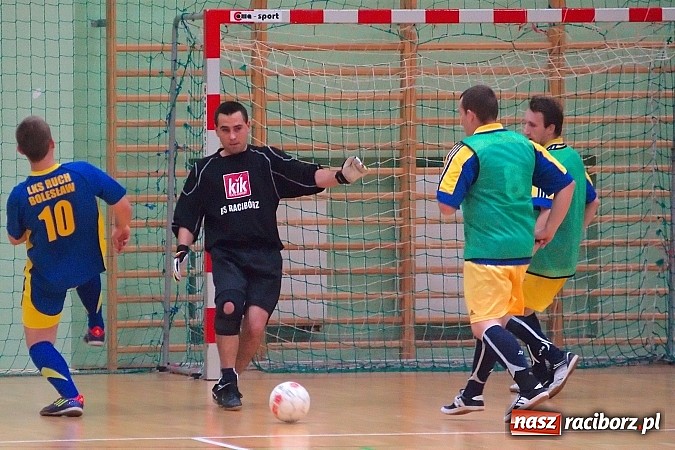 Zdjęcie w galerii na portalu naszraciborz.pl: Słaba inauguracja Feniksa. Nerwówka w starciu Tritli i Wychylylybymy wiadomości z regionu