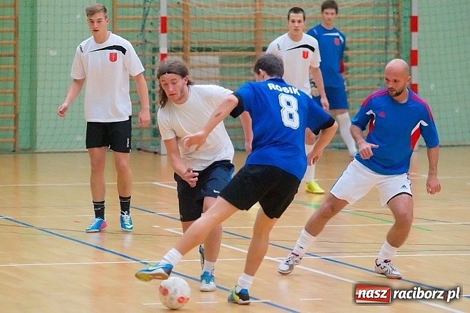 Zdjęcie w galerii na portalu naszraciborz.pl: Słaba inauguracja Feniksa. Nerwówka w starciu Tritli i Wychylylybymy wiadomości z regionu