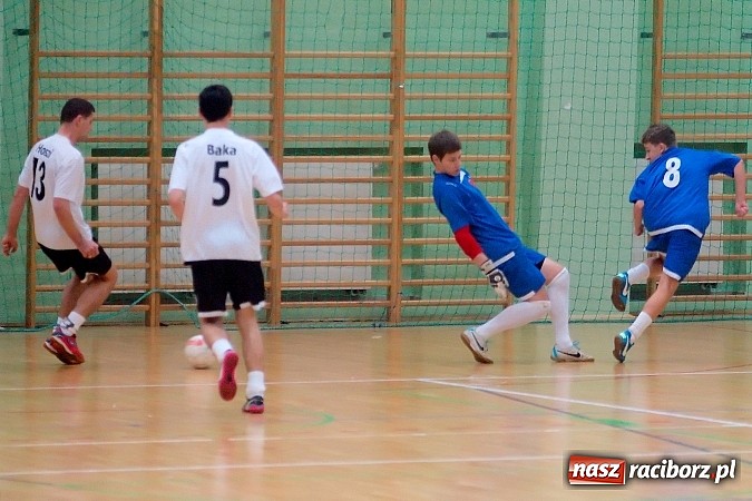 Zdjęcie w galerii na portalu naszraciborz.pl: Słaba inauguracja Feniksa. Nerwówka w starciu Tritli i Wychylylybymy wiadomości z regionu