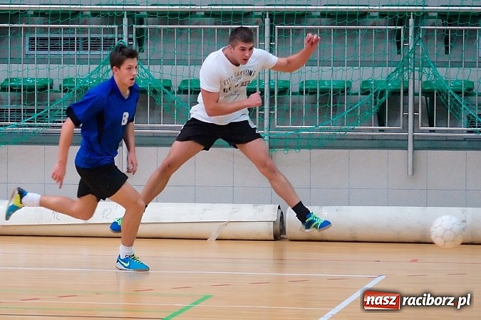 Zdjęcie w galerii na portalu naszraciborz.pl: Słaba inauguracja Feniksa. Nerwówka w starciu Tritli i Wychylylybymy wiadomości z regionu