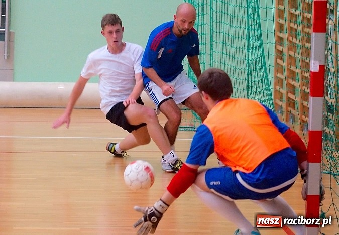 Zdjęcie w galerii na portalu naszraciborz.pl: Słaba inauguracja Feniksa. Nerwówka w starciu Tritli i Wychylylybymy wiadomości z regionu