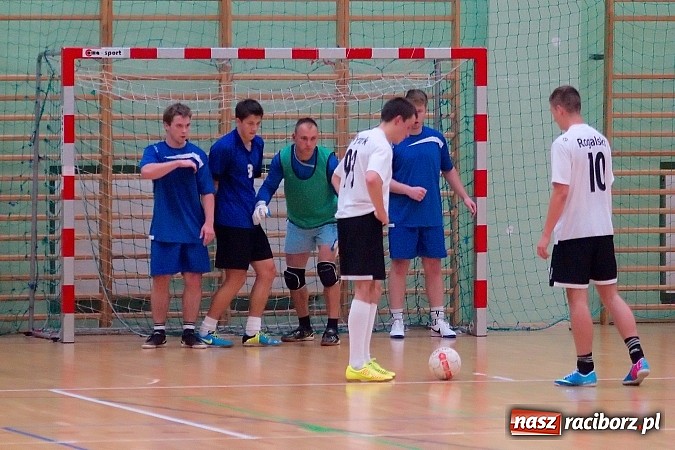 Zdjęcie w galerii na portalu naszraciborz.pl: Słaba inauguracja Feniksa. Nerwówka w starciu Tritli i Wychylylybymy wiadomości z regionu