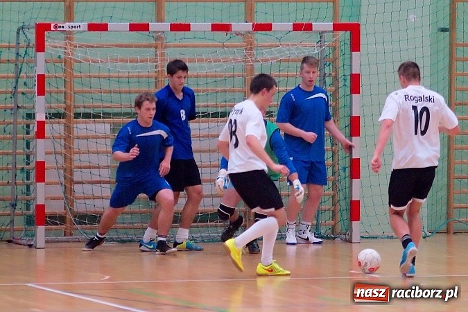 Zdjęcie w galerii na portalu naszraciborz.pl: Słaba inauguracja Feniksa. Nerwówka w starciu Tritli i Wychylylybymy wiadomości z regionu