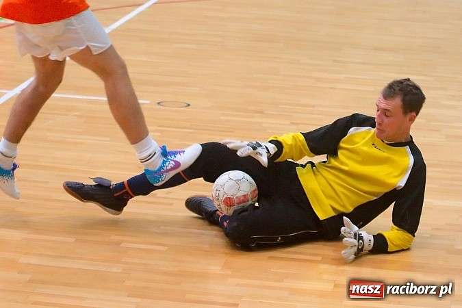 Zdjęcie w galerii na portalu naszraciborz.pl: Słaba inauguracja Feniksa. Nerwówka w starciu Tritli i Wychylylybymy wiadomości z regionu