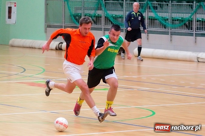 Zdjęcie w galerii na portalu naszraciborz.pl: Słaba inauguracja Feniksa. Nerwówka w starciu Tritli i Wychylylybymy wiadomości z regionu